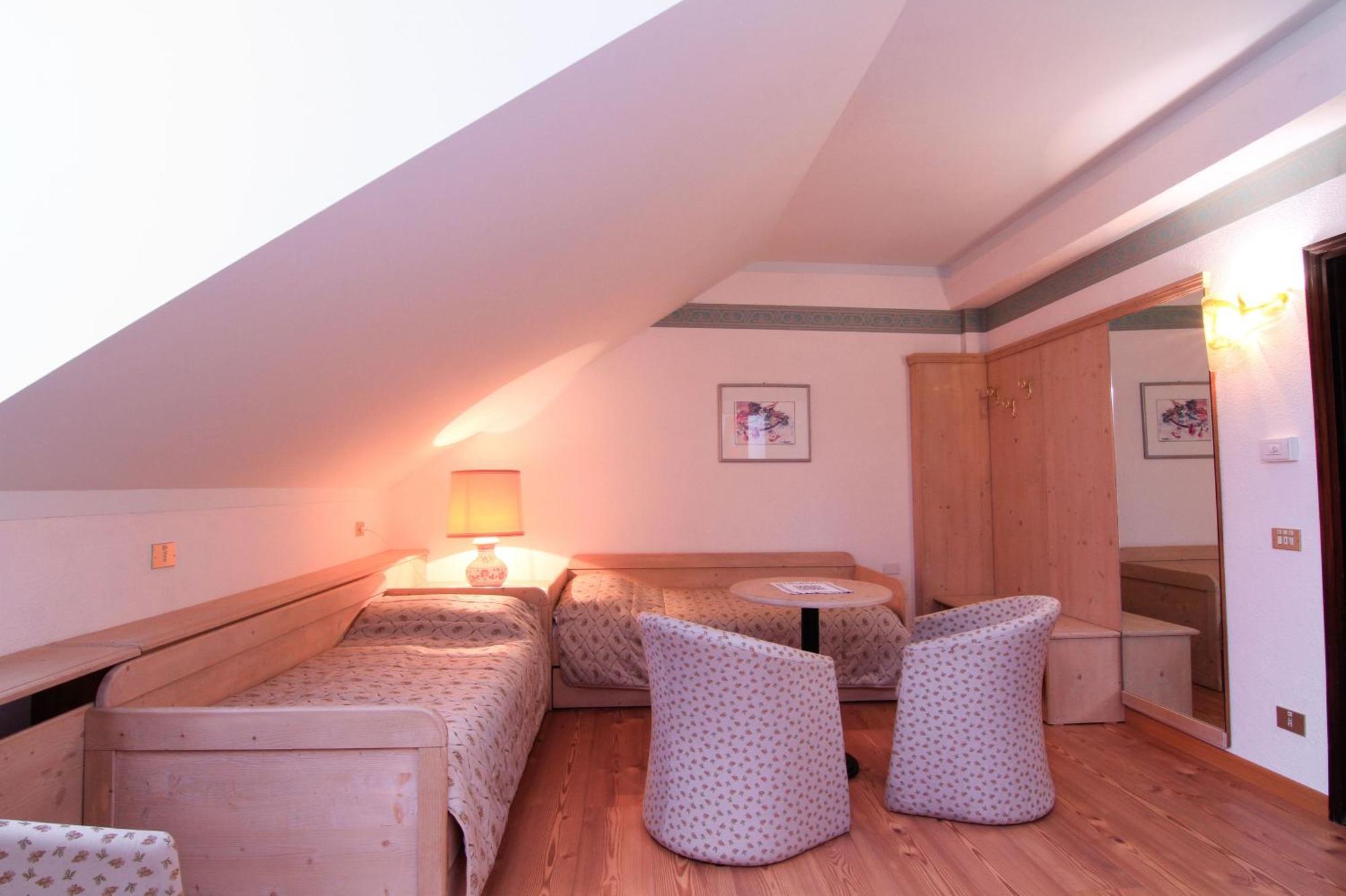 G. Hotel Des Alpes Сан-Мартино-ди-Кастроцца Экстерьер фото