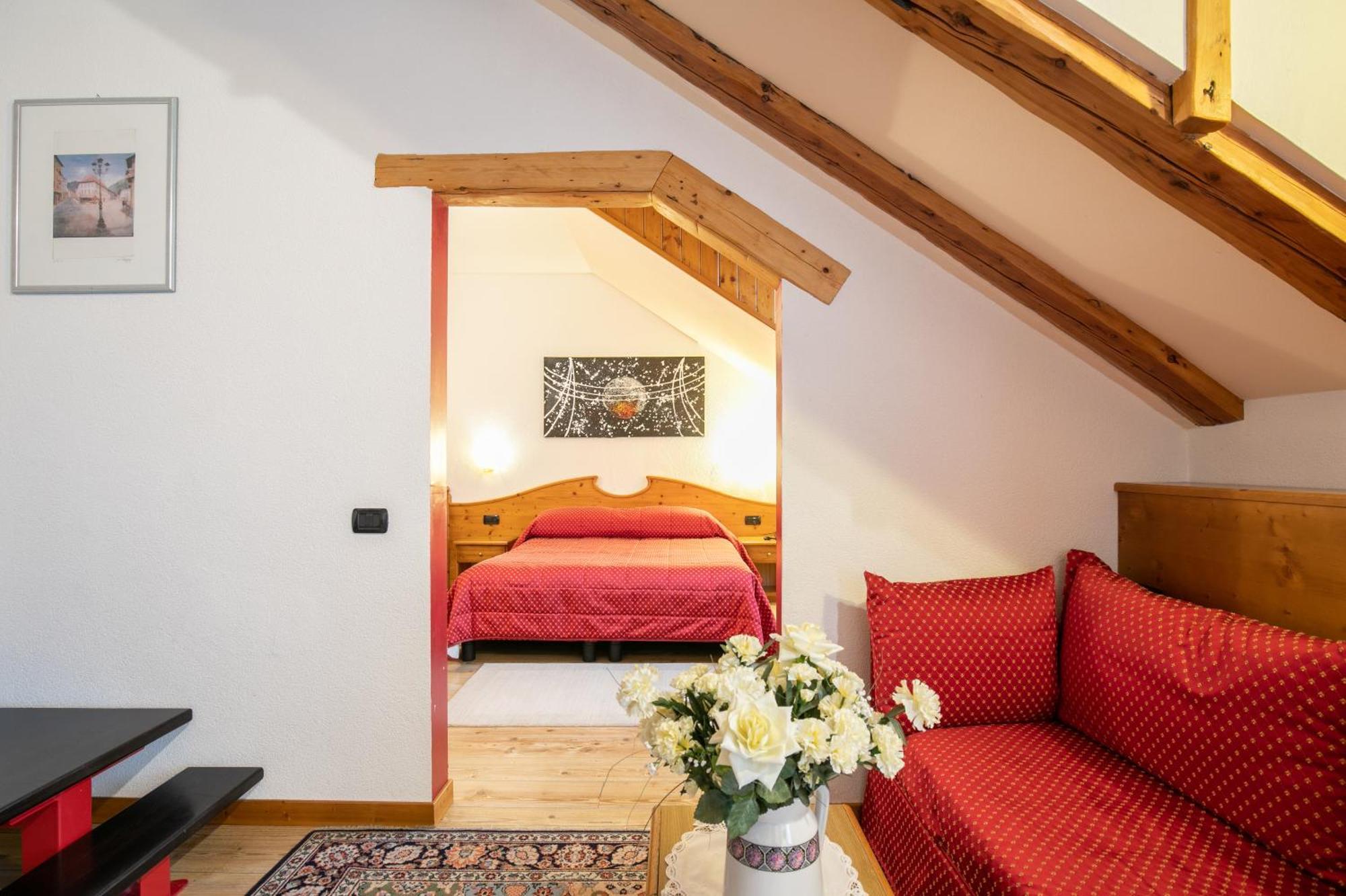 G. Hotel Des Alpes Сан-Мартино-ди-Кастроцца Экстерьер фото