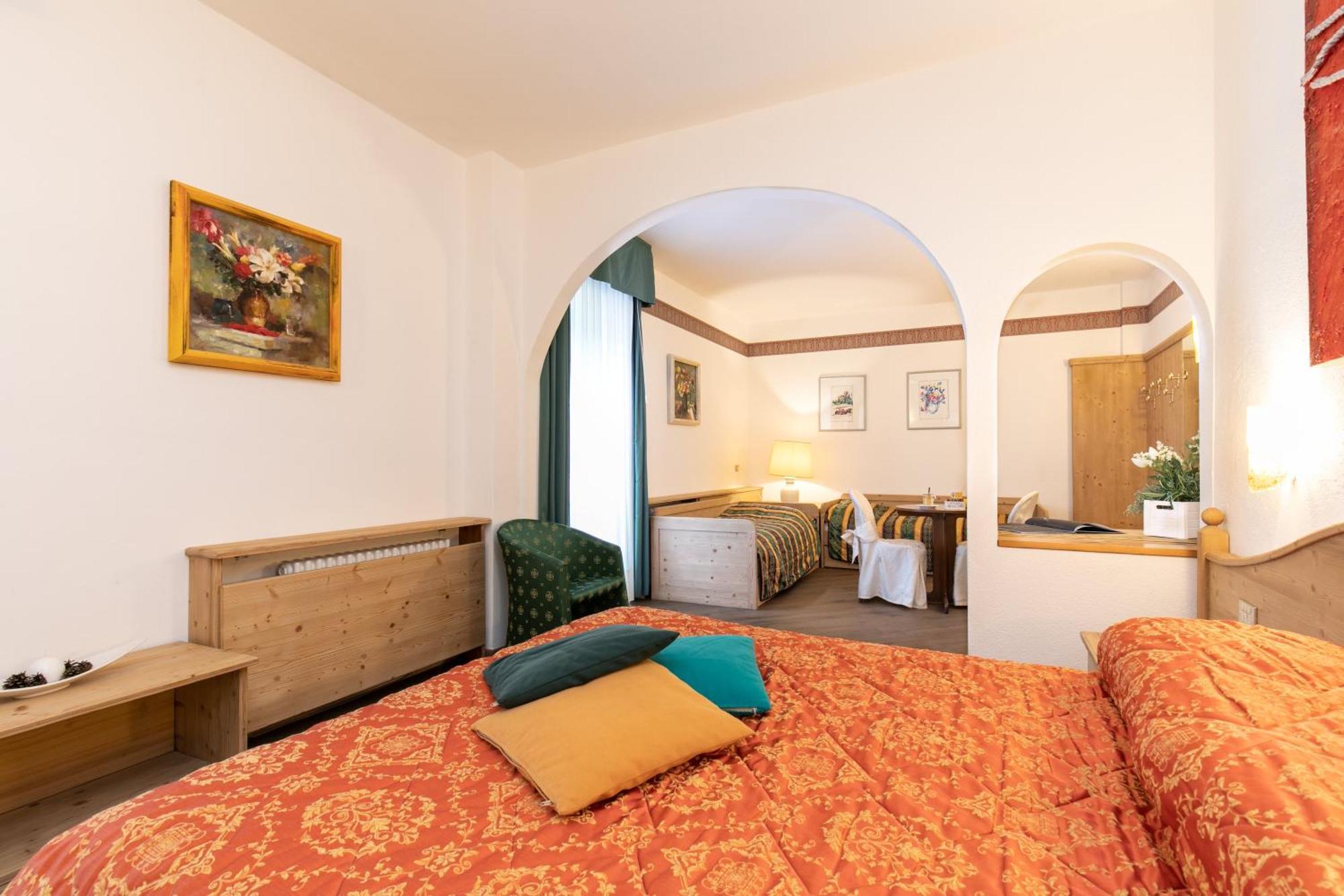 G. Hotel Des Alpes Сан-Мартино-ди-Кастроцца Экстерьер фото