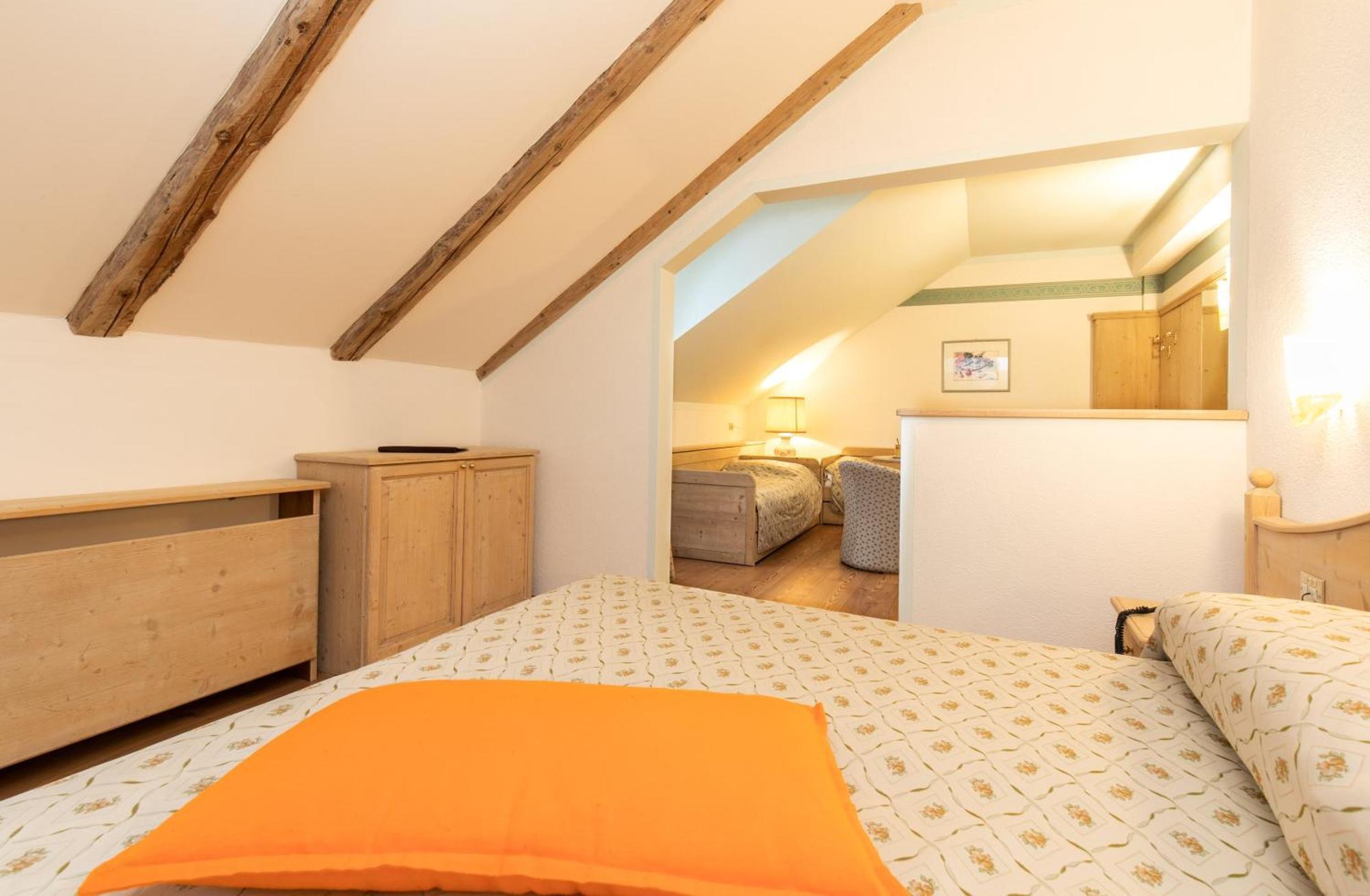 G. Hotel Des Alpes Сан-Мартино-ди-Кастроцца Экстерьер фото