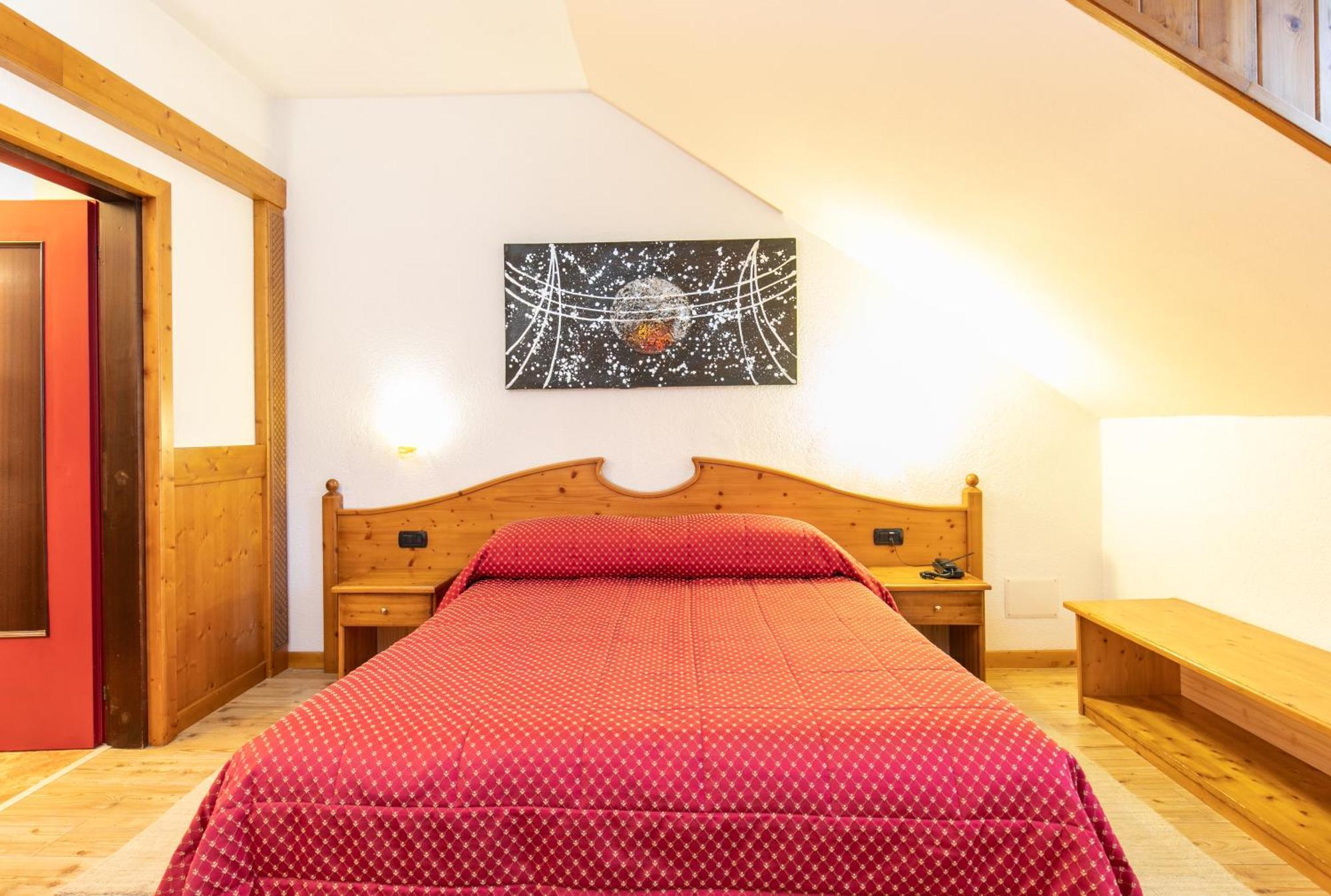 G. Hotel Des Alpes Сан-Мартино-ди-Кастроцца Экстерьер фото