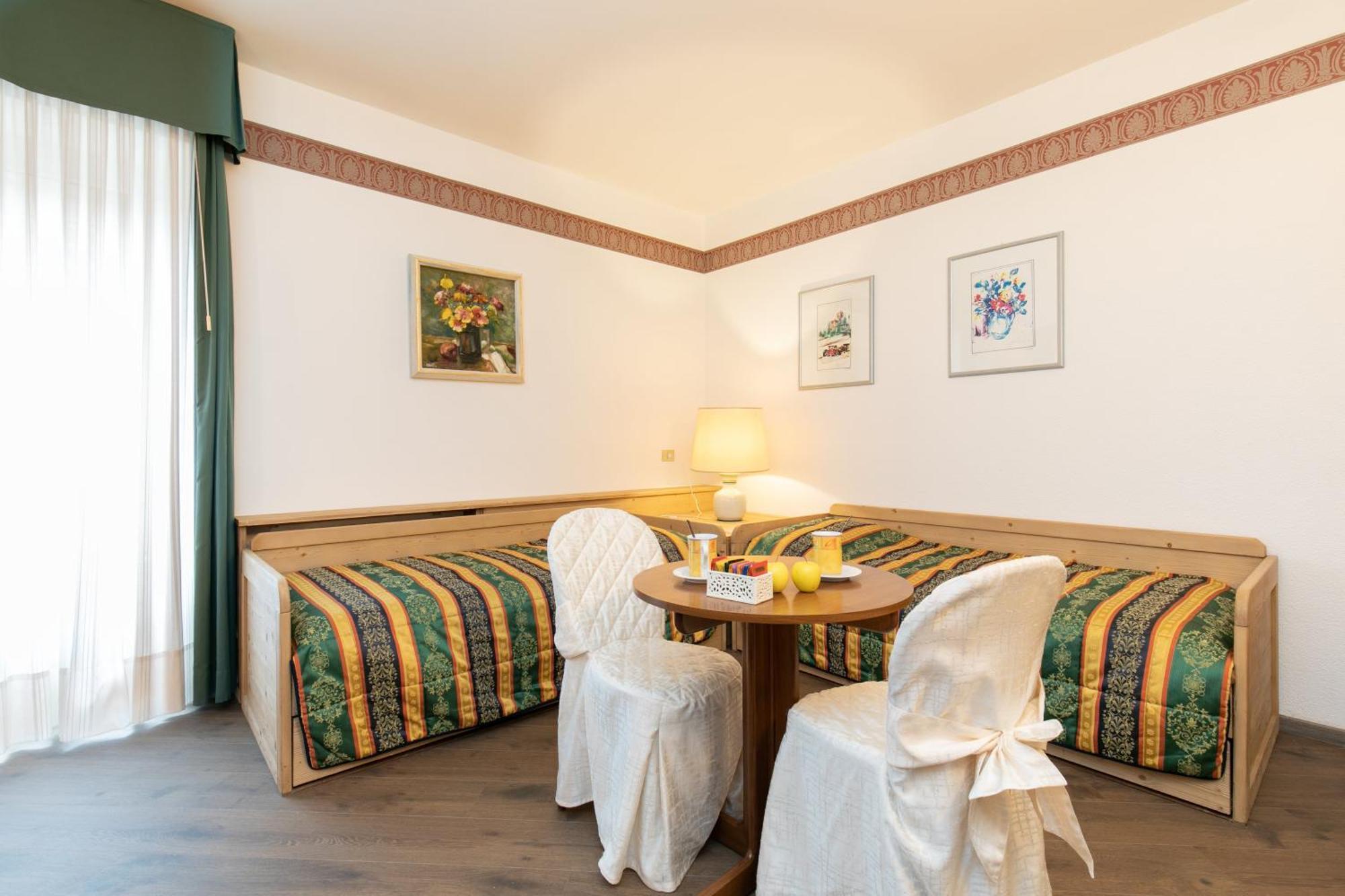 G. Hotel Des Alpes Сан-Мартино-ди-Кастроцца Экстерьер фото