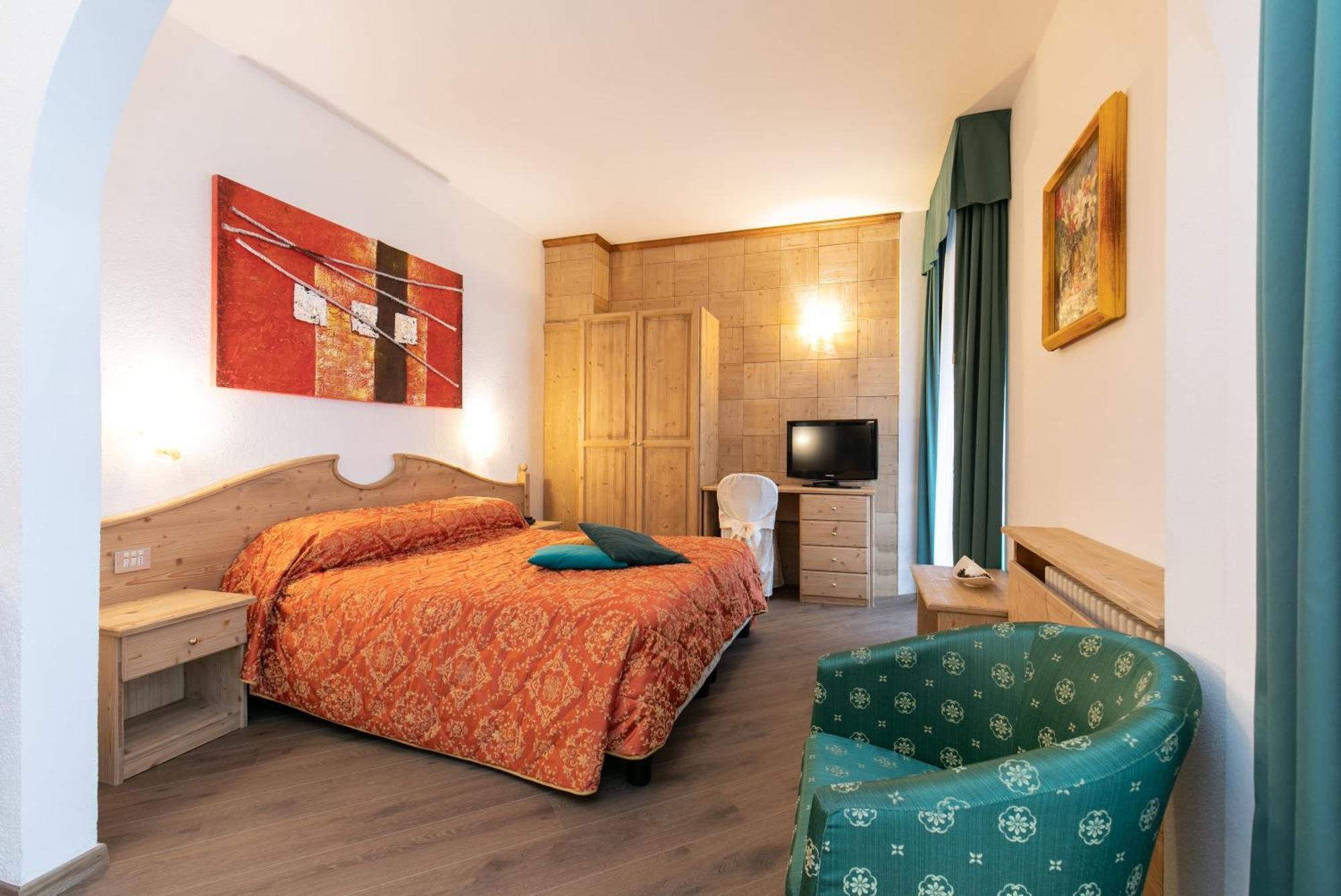 G. Hotel Des Alpes Сан-Мартино-ди-Кастроцца Экстерьер фото