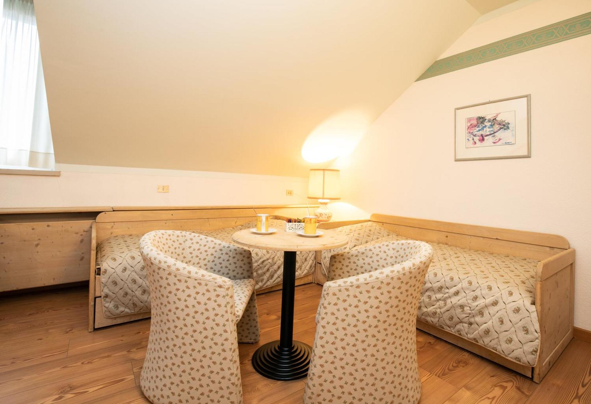G. Hotel Des Alpes Сан-Мартино-ди-Кастроцца Экстерьер фото