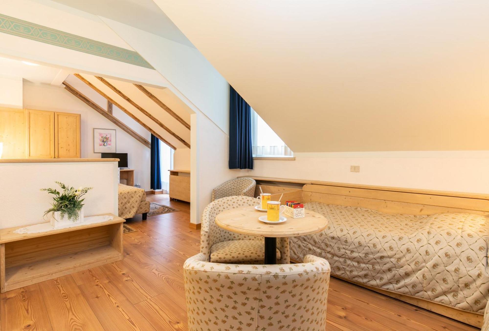 G. Hotel Des Alpes Сан-Мартино-ди-Кастроцца Экстерьер фото