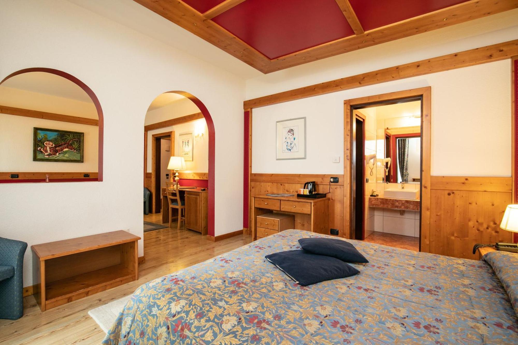 G. Hotel Des Alpes Сан-Мартино-ди-Кастроцца Экстерьер фото