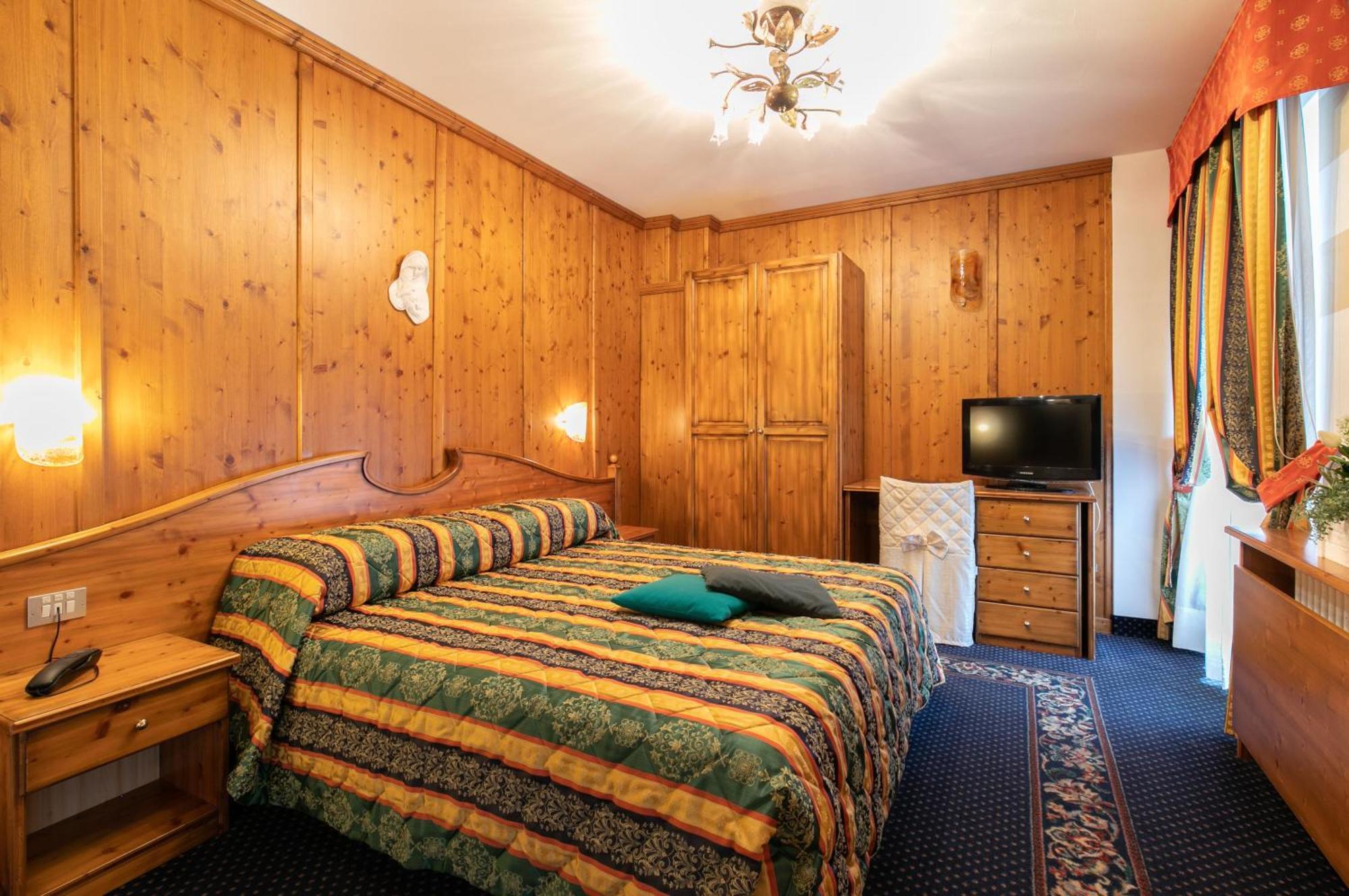 G. Hotel Des Alpes Сан-Мартино-ди-Кастроцца Экстерьер фото