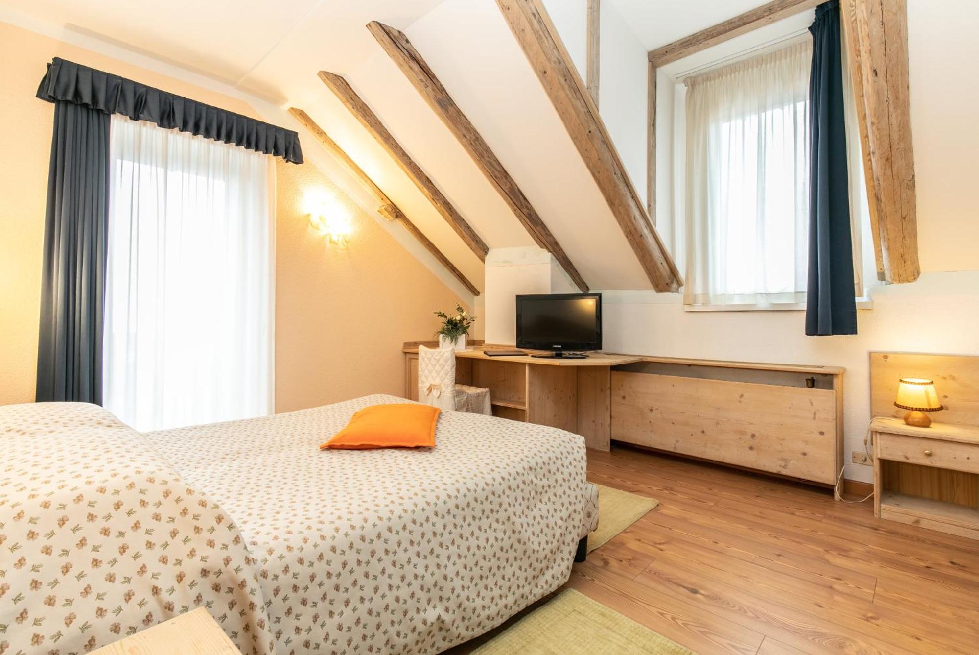 G. Hotel Des Alpes Сан-Мартино-ди-Кастроцца Экстерьер фото