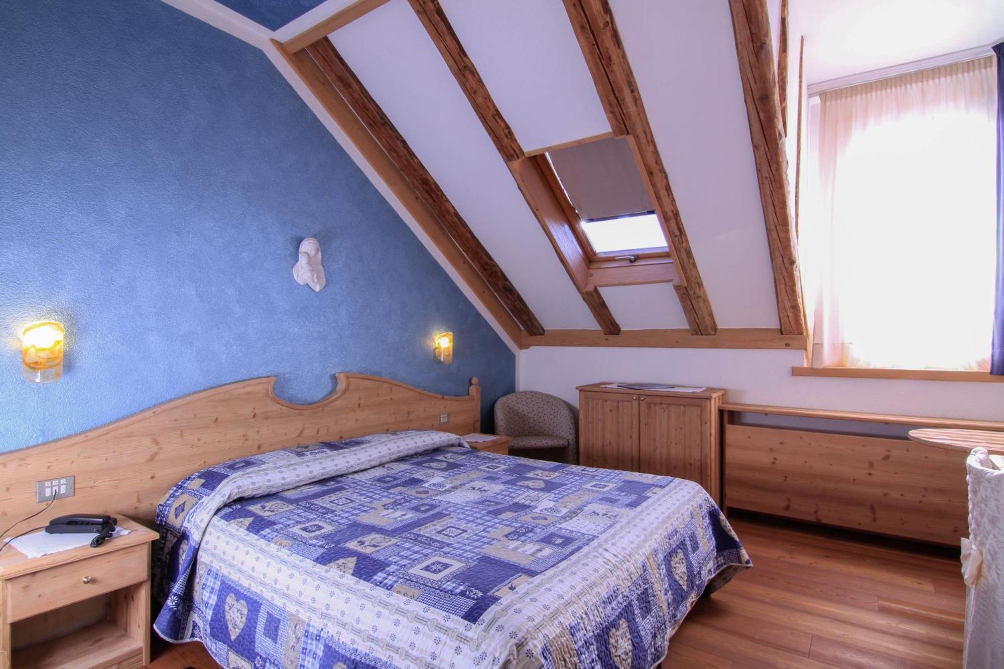 G. Hotel Des Alpes Сан-Мартино-ди-Кастроцца Экстерьер фото