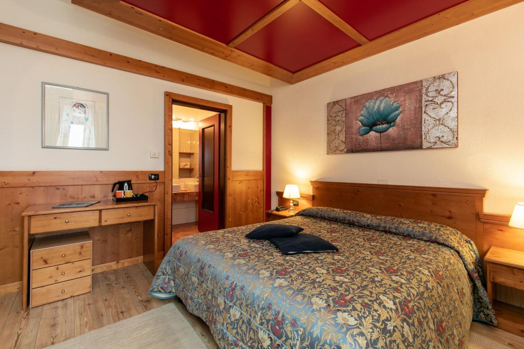 G. Hotel Des Alpes Сан-Мартино-ди-Кастроцца Экстерьер фото