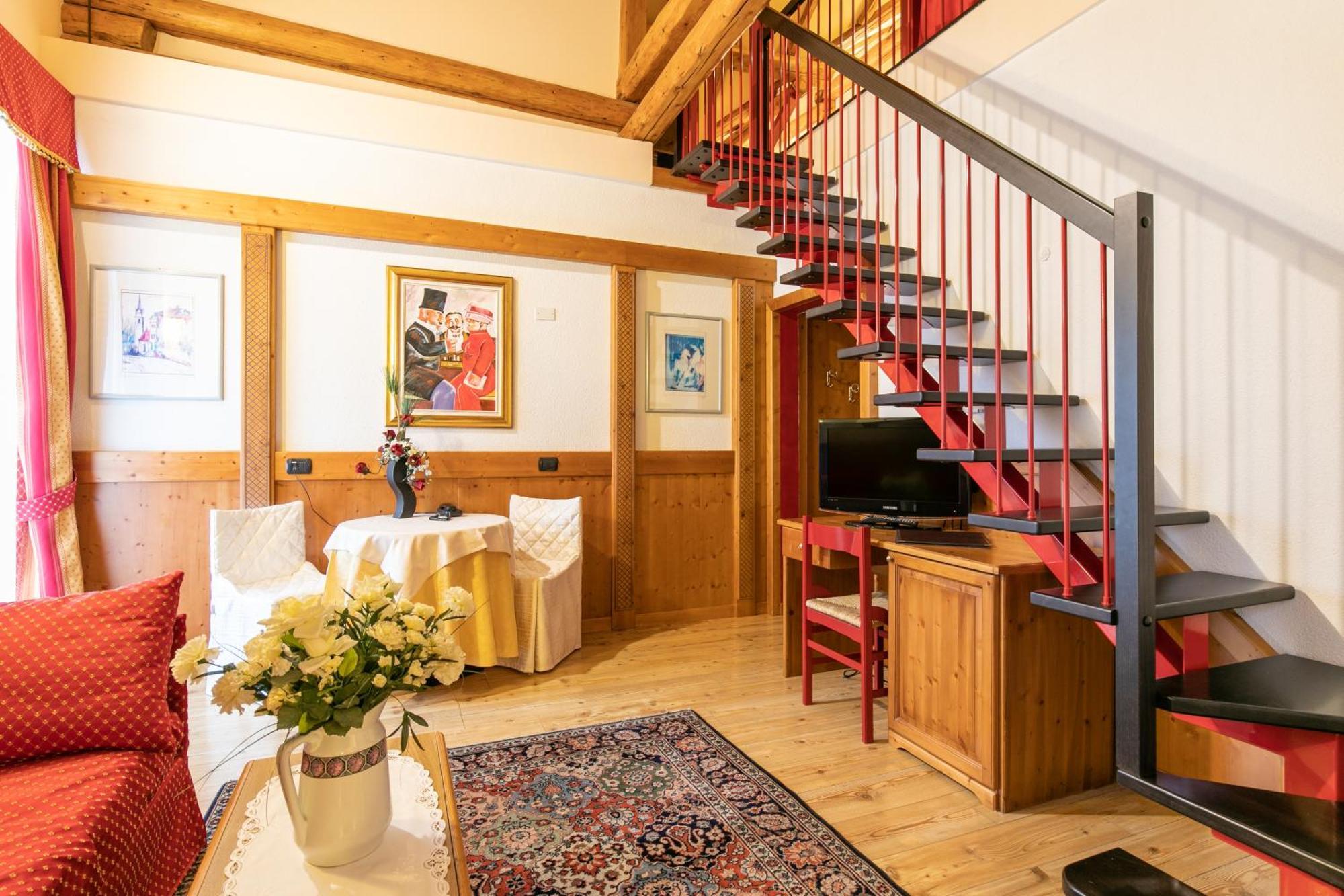 G. Hotel Des Alpes Сан-Мартино-ди-Кастроцца Экстерьер фото