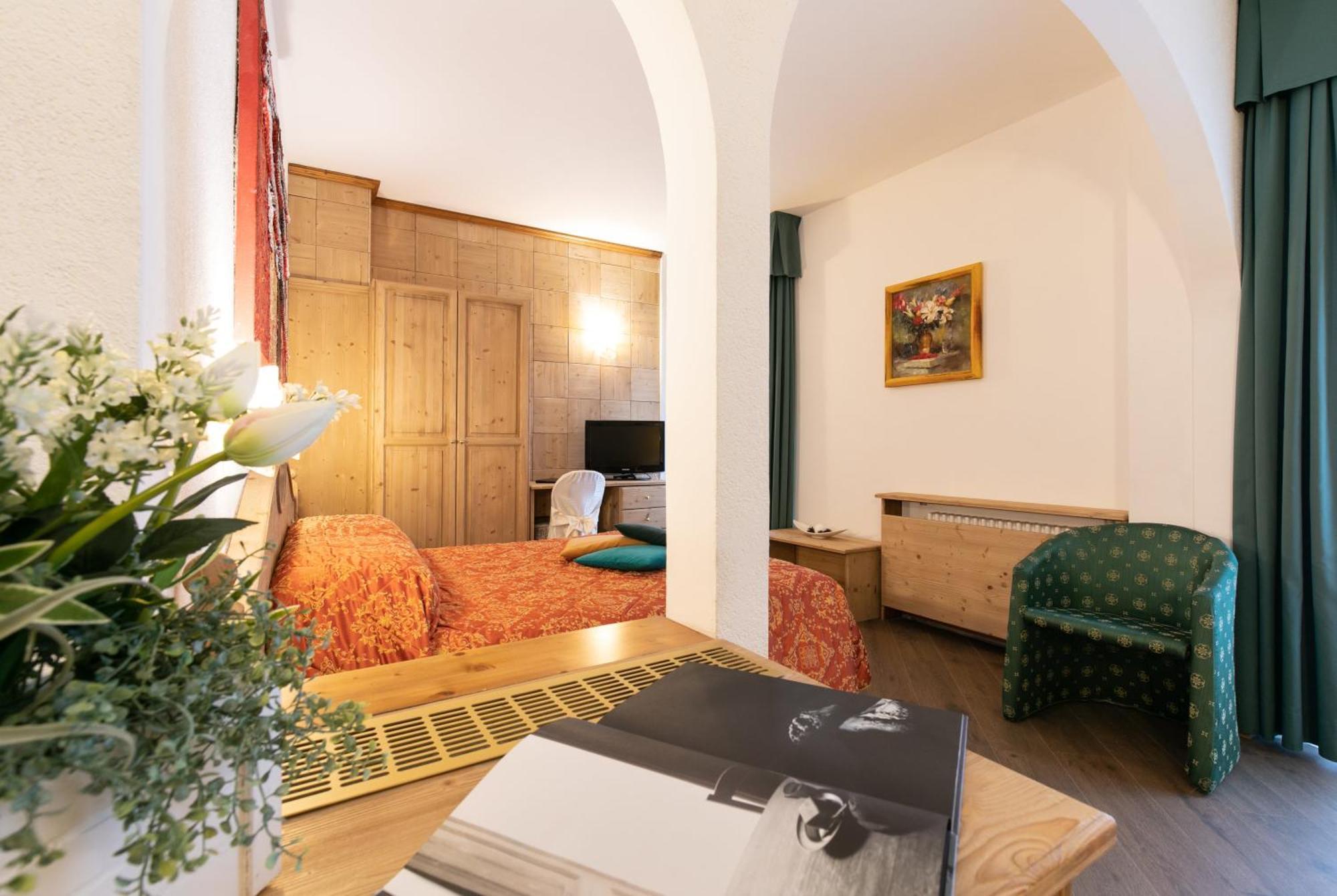 G. Hotel Des Alpes Сан-Мартино-ди-Кастроцца Экстерьер фото