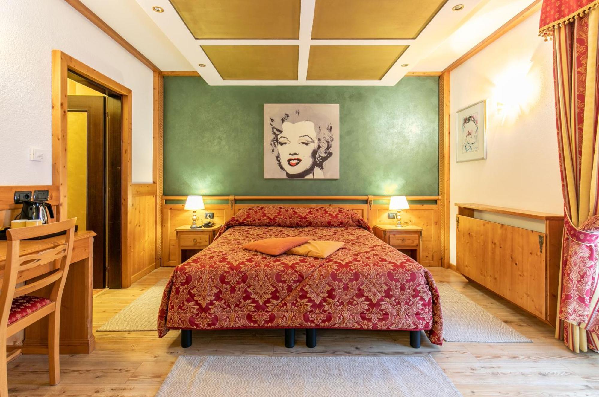 G. Hotel Des Alpes Сан-Мартино-ди-Кастроцца Экстерьер фото
