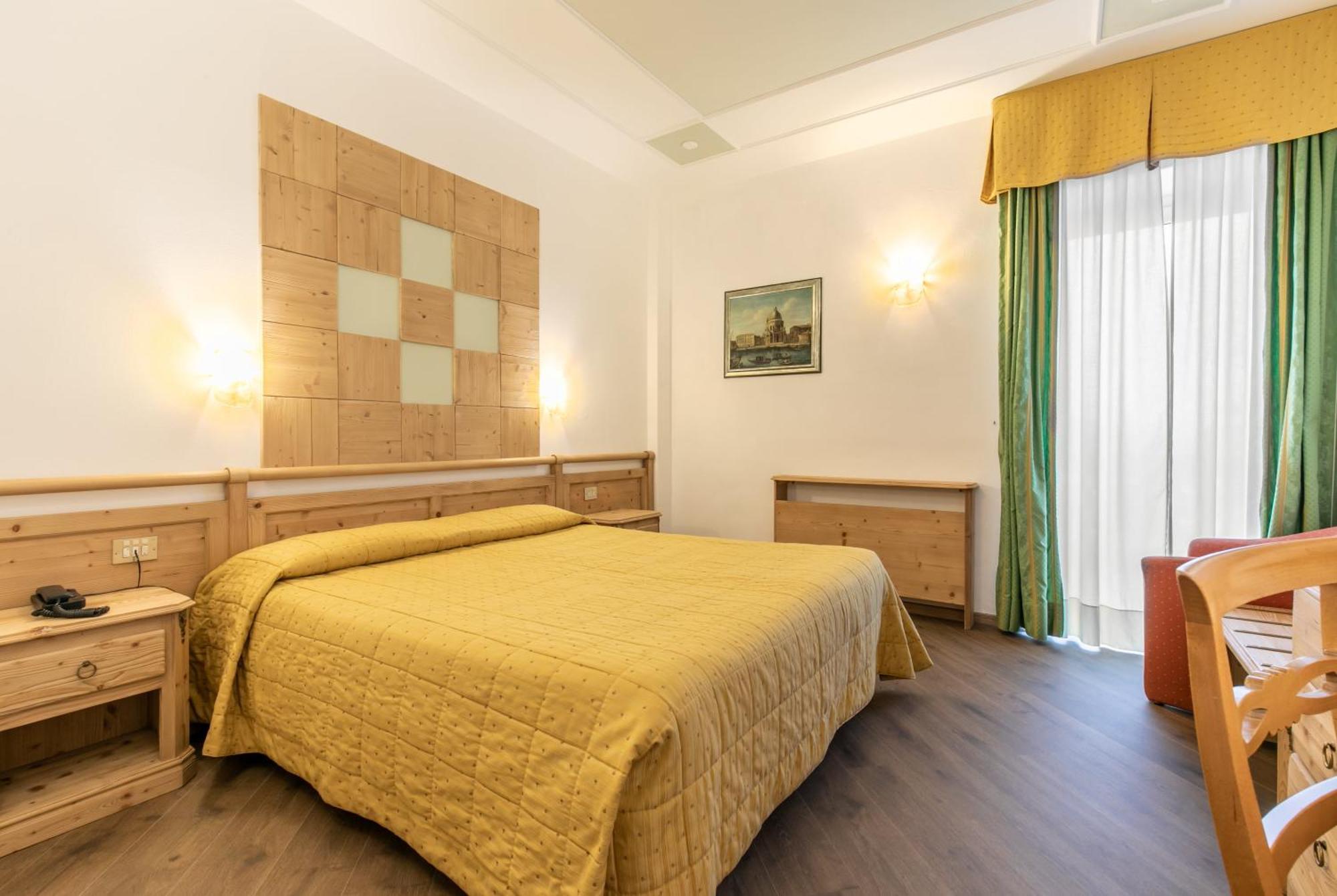 G. Hotel Des Alpes Сан-Мартино-ди-Кастроцца Экстерьер фото