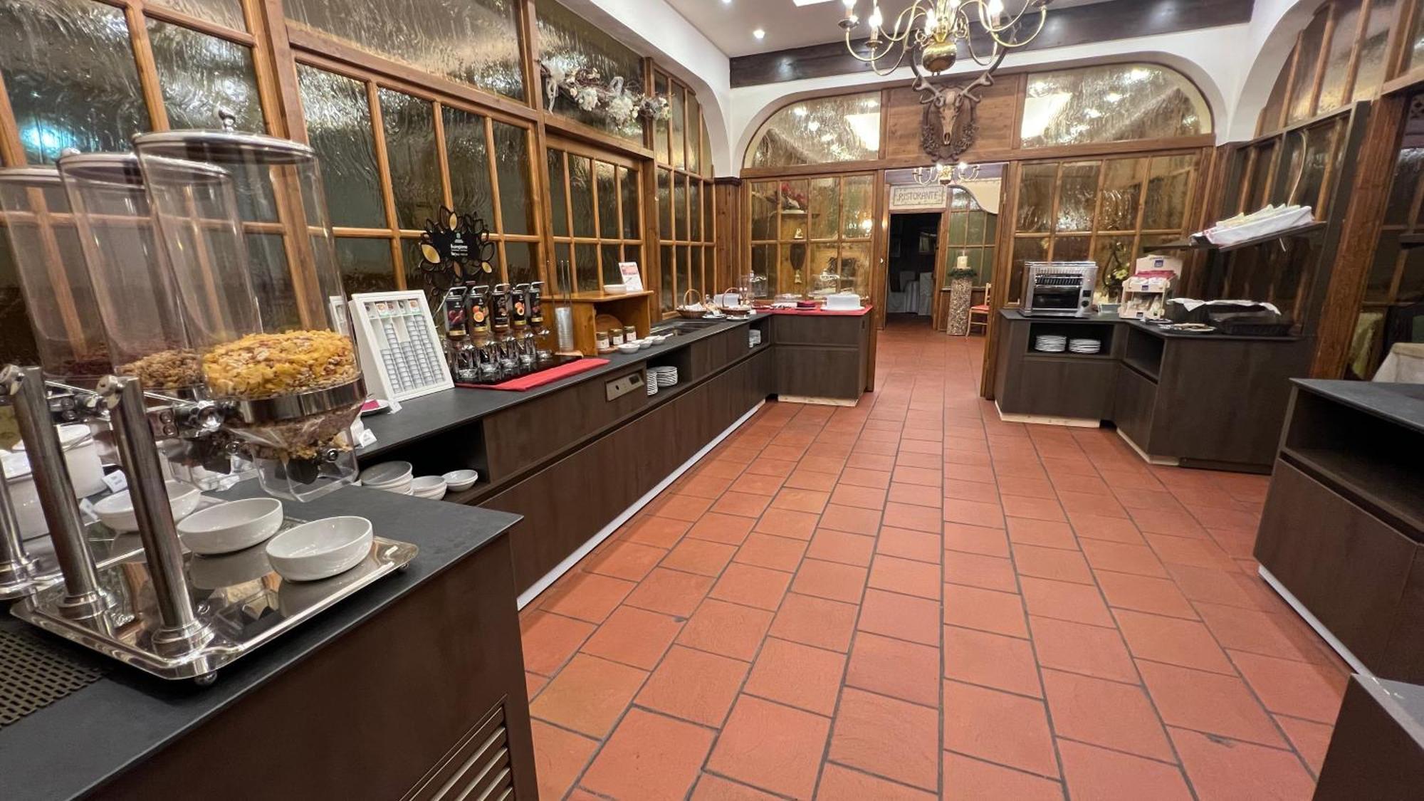 G. Hotel Des Alpes Сан-Мартино-ди-Кастроцца Экстерьер фото